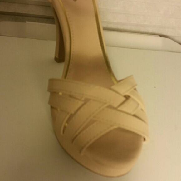 Qupid Cream Neutral Heel. 8.5M - Picture 2 of 4